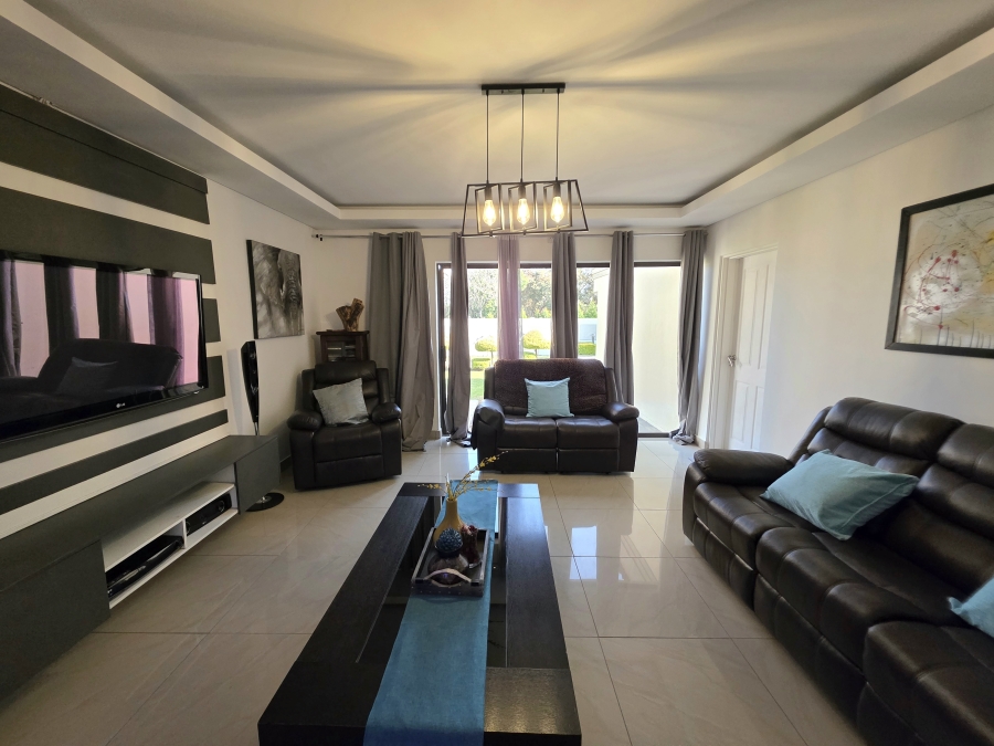 4 Bedroom Property for Sale in Flamingo Park Free State
